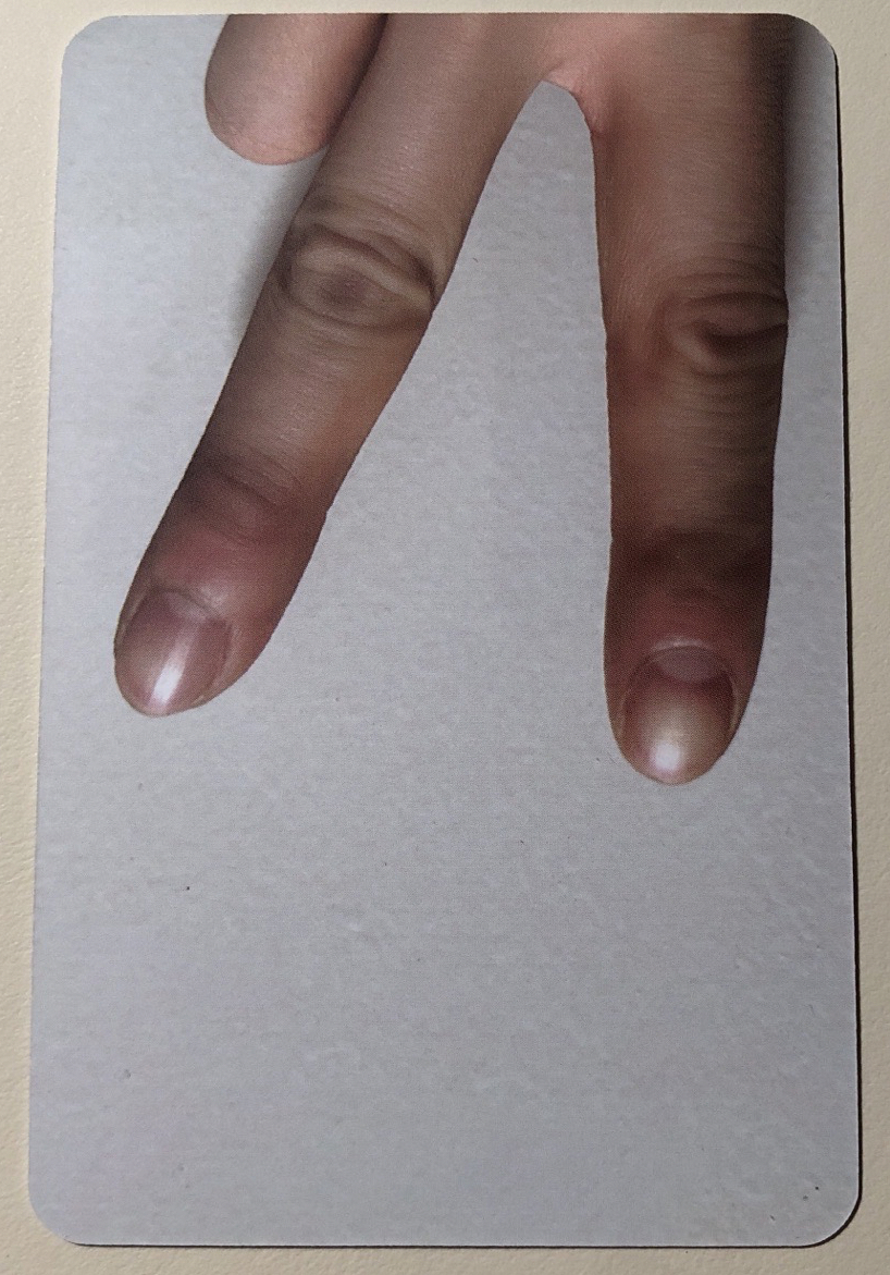 猜是誰的手指，答案在圖二