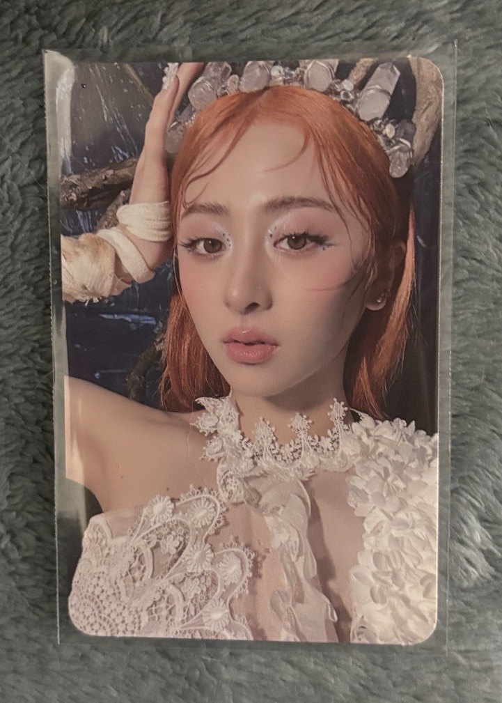 LE SSERAFIM 允真小卡