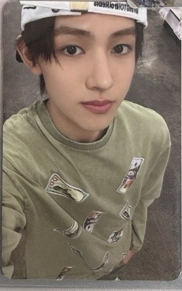 鼻子反光的嚴玹玹