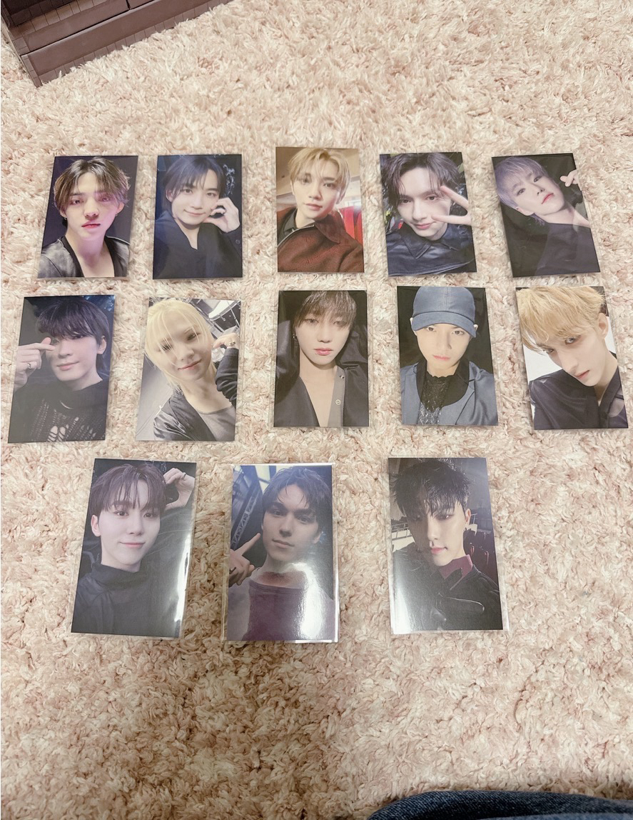 Follow again 環球大阪場限 一套