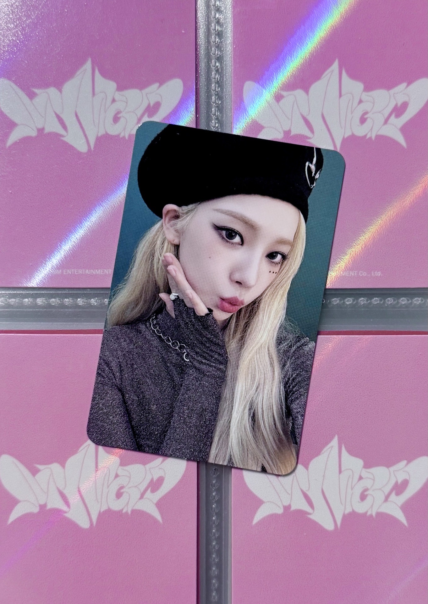 KARINA C版隨機卡 貝雷帽柚