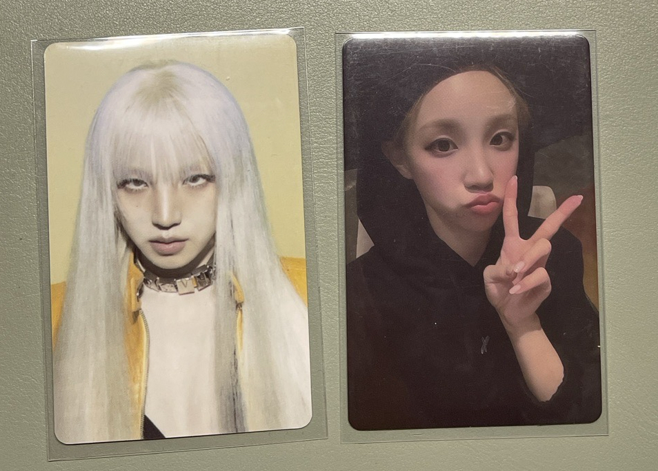 We are 電子專卡 兩張一起出