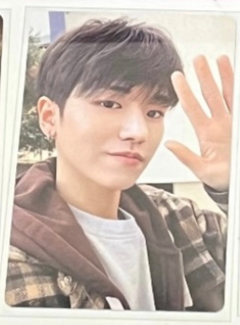 嗨美女（挑眉）