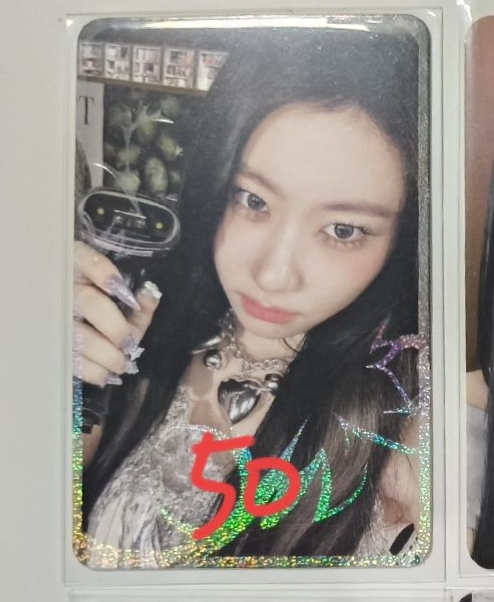 ITZY-彩領-Tunnel vision 專卡預售禮閃卡