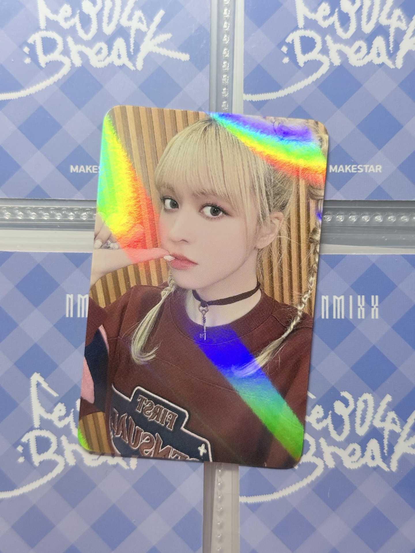 NMIXX Lily 拇指愛心閃卡