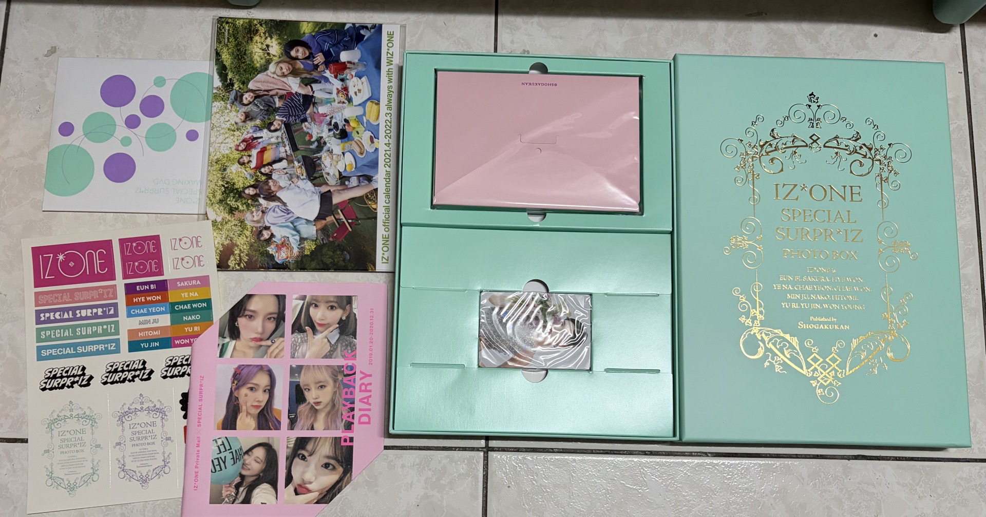 整組售 IZ*ONE SURPR*IZ 寫真集 