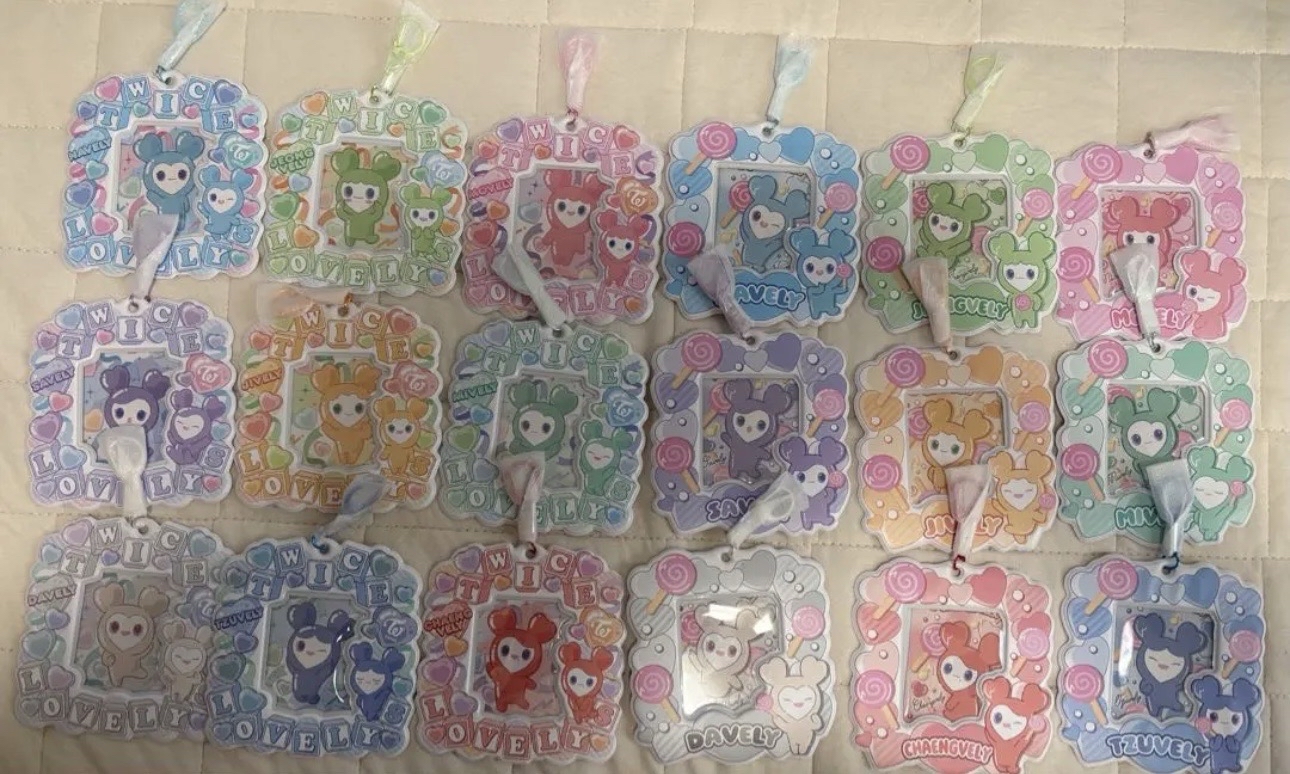 2/24更新 TWICE 萬代 LOVELYS卡套