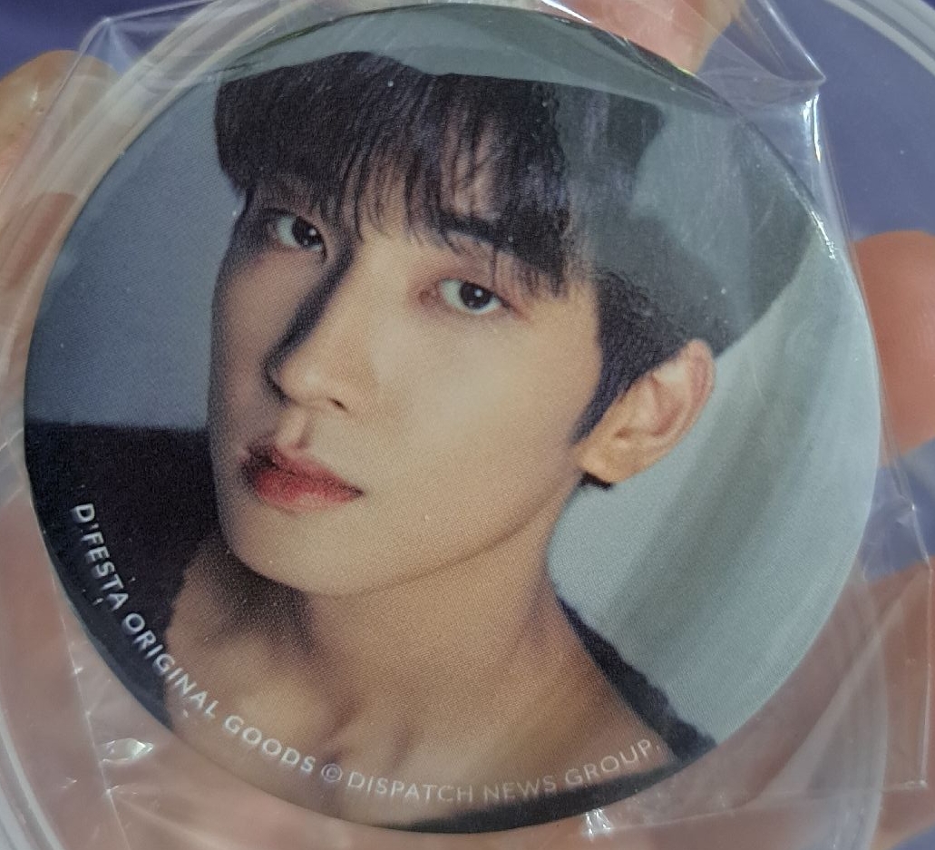 SEVENTEEN D社展覽扭蛋徽章 圓佑