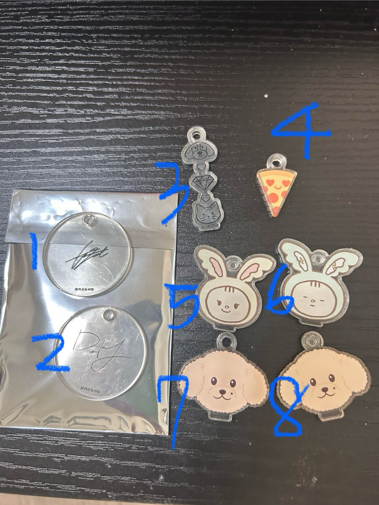 成員自製壓克力吊飾