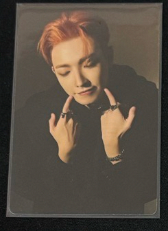 兩隻手指戳臉頰