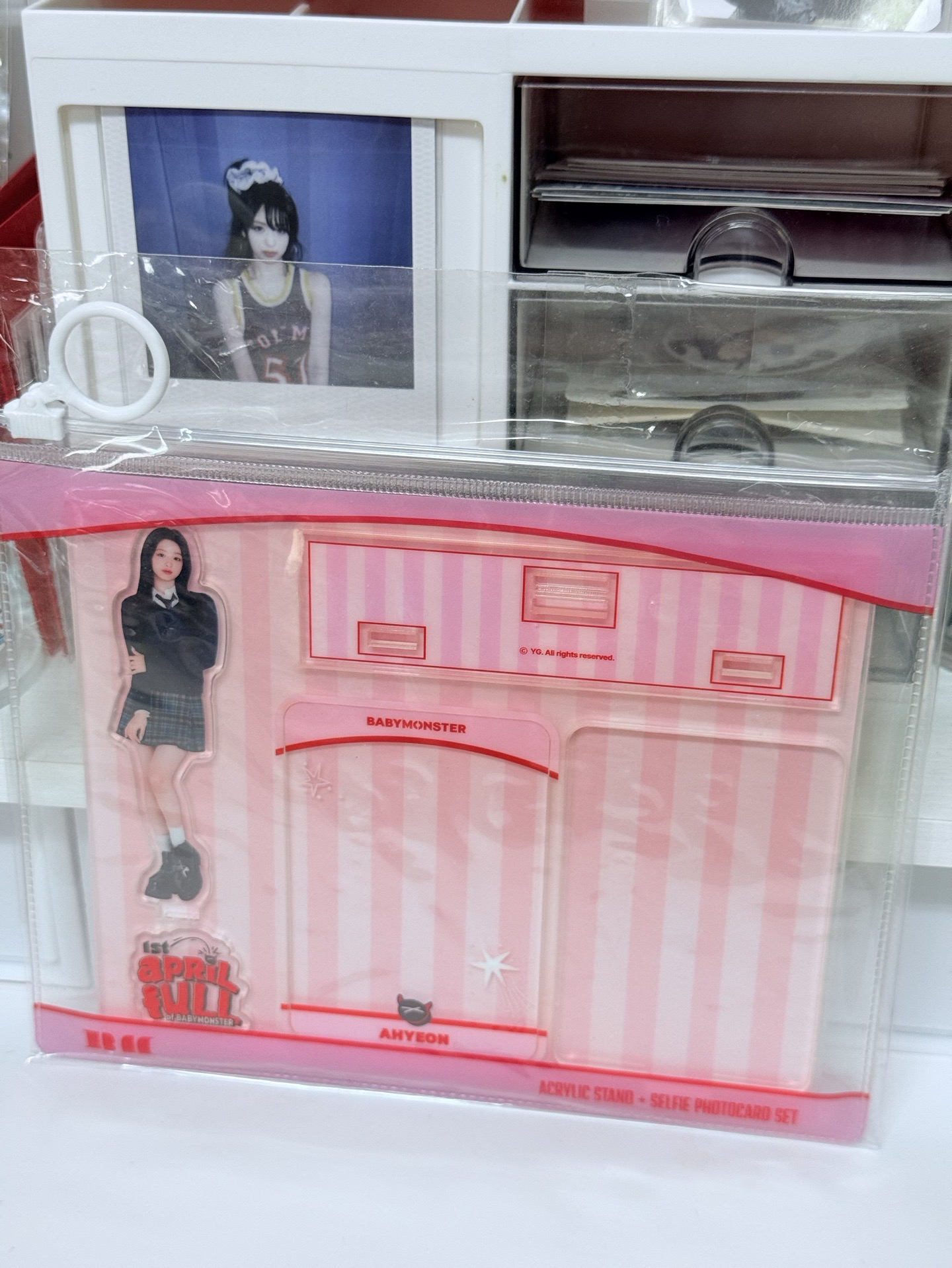BABYMONSTER | 賢 | 一週年立牌（已拆無小卡）