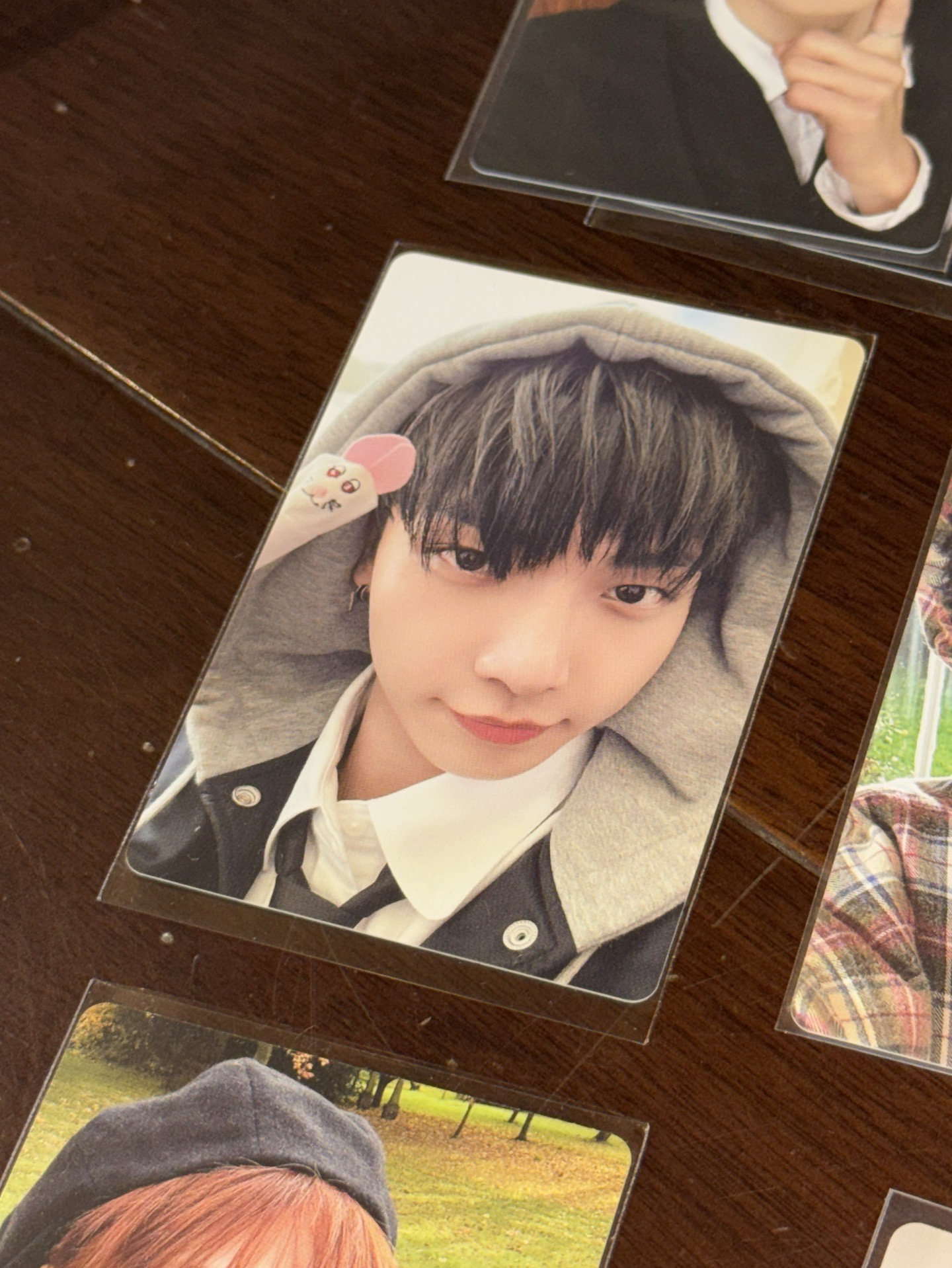 灰色帽踢校服宰鉉