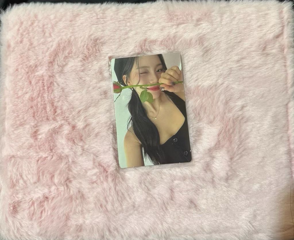 VIVIZ - 2025年曆 嚴智Umji特典卡