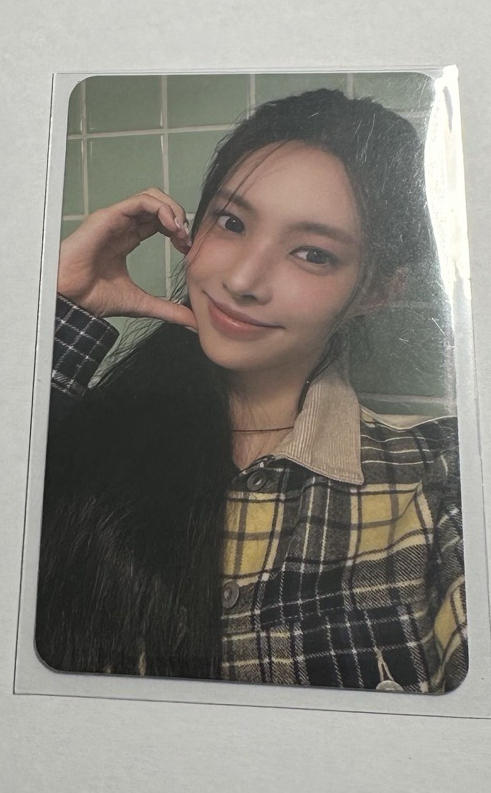 ILLIT SUPER REAL ME 專輯卡 REAL ME B ver.