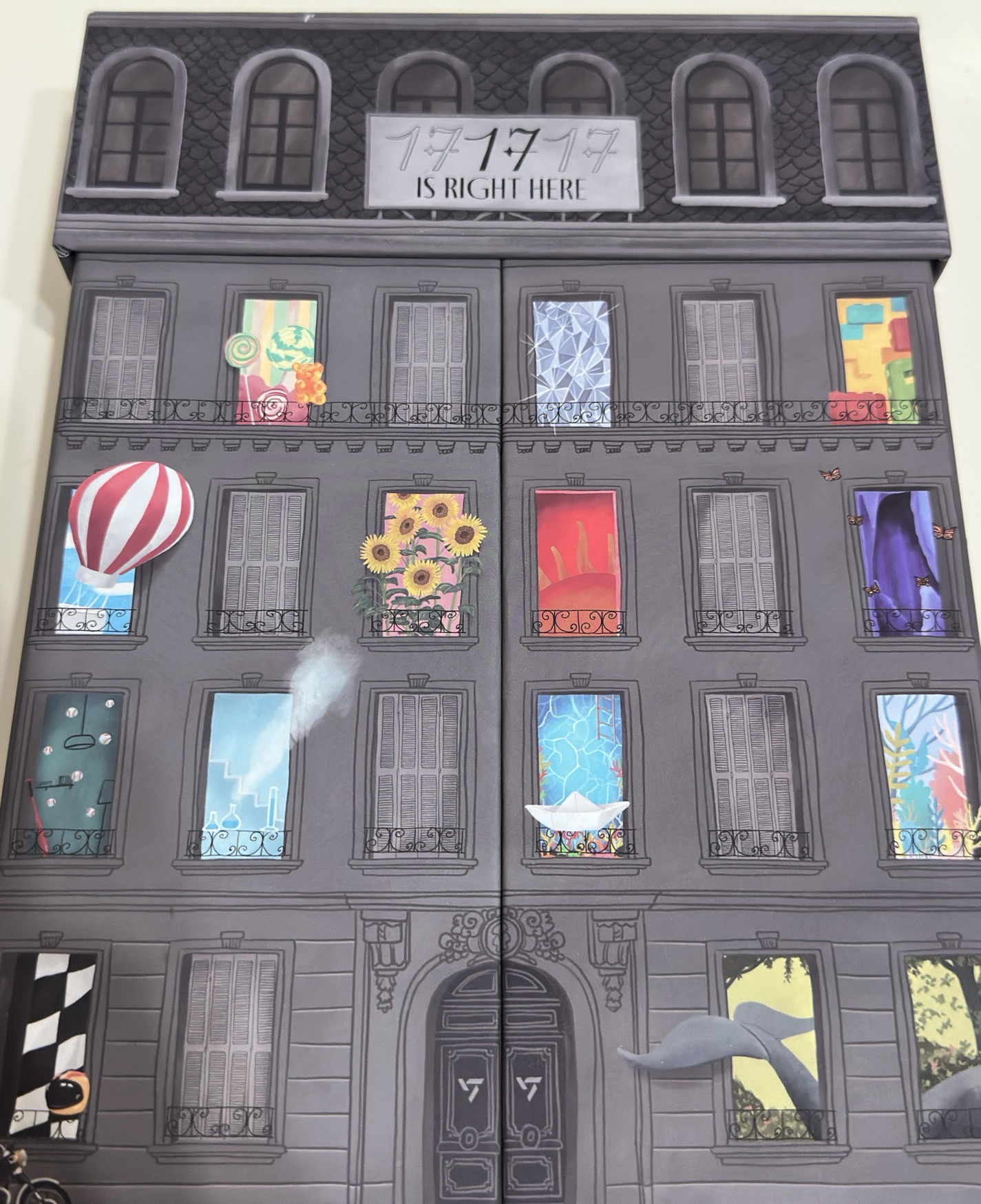 灰色精選專 沒有小卡 其餘配置都在 