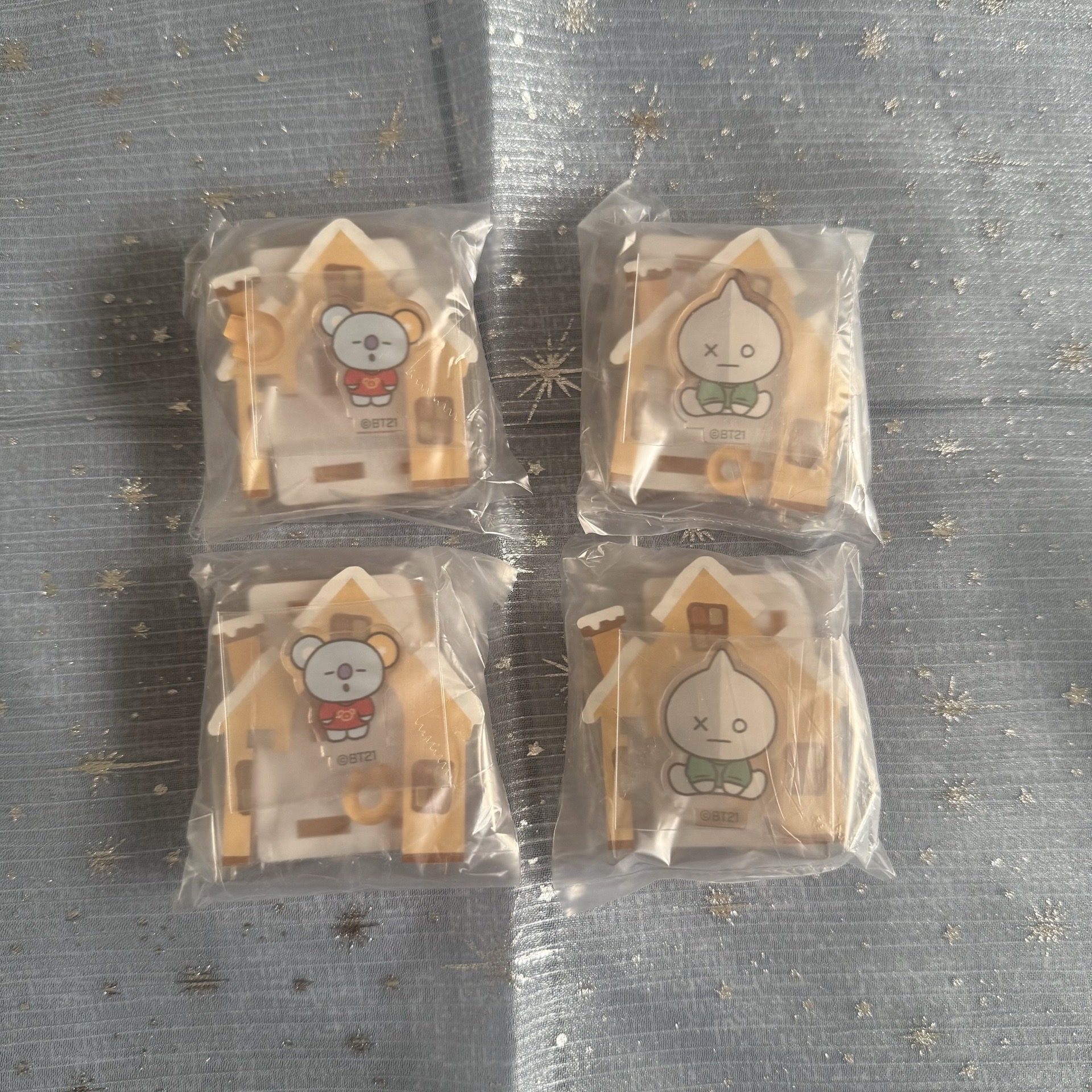 BT21🇯🇵扭蛋 壓克力雪屋立牌小擺件