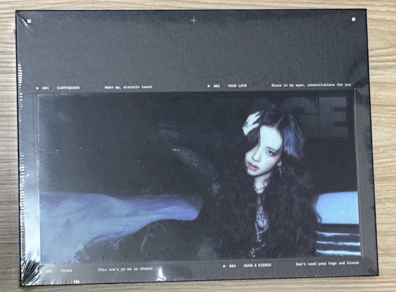 Jisoo全新未拆專