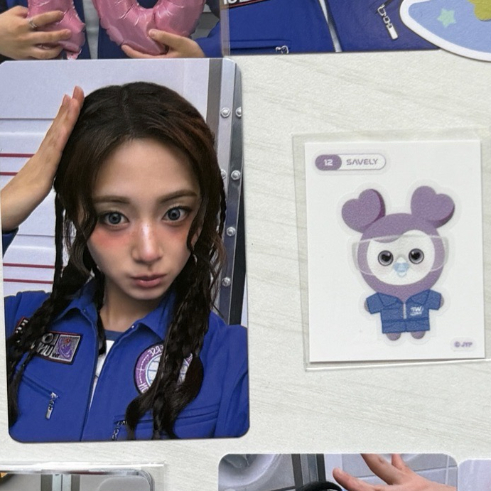 子瑜 摸頭殺+貼紙