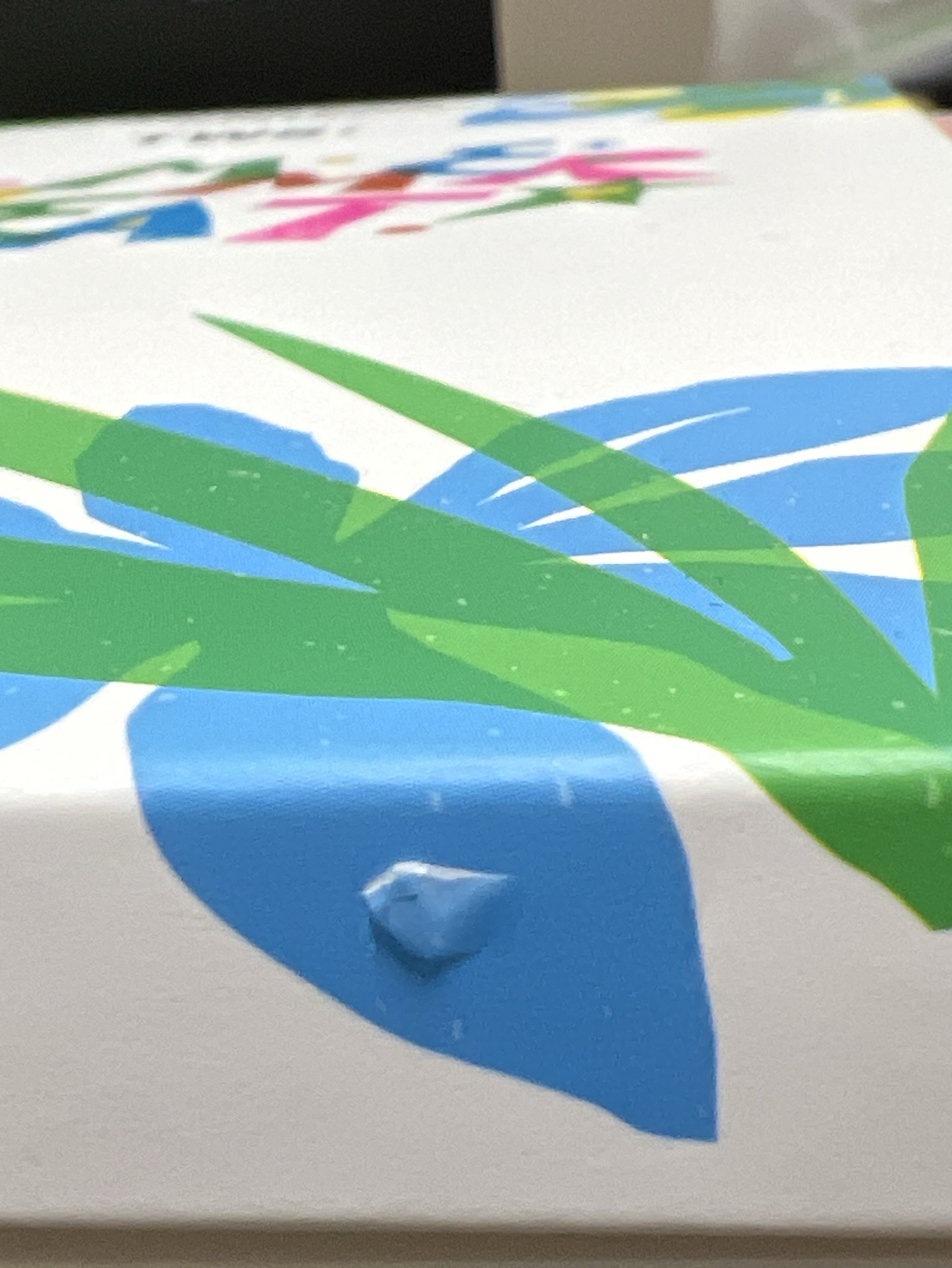 外盒有損但不影響裡面內容物