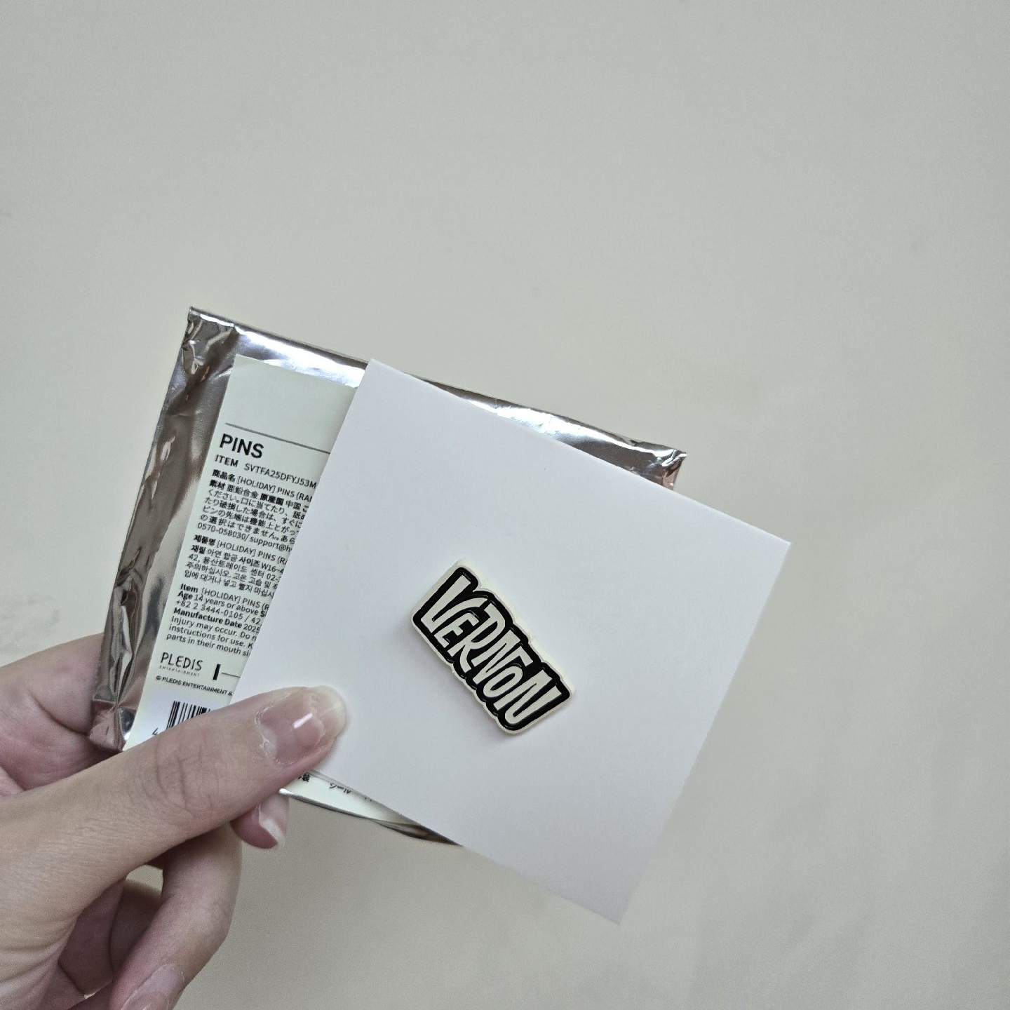 Vernon Holiday姓名徽章