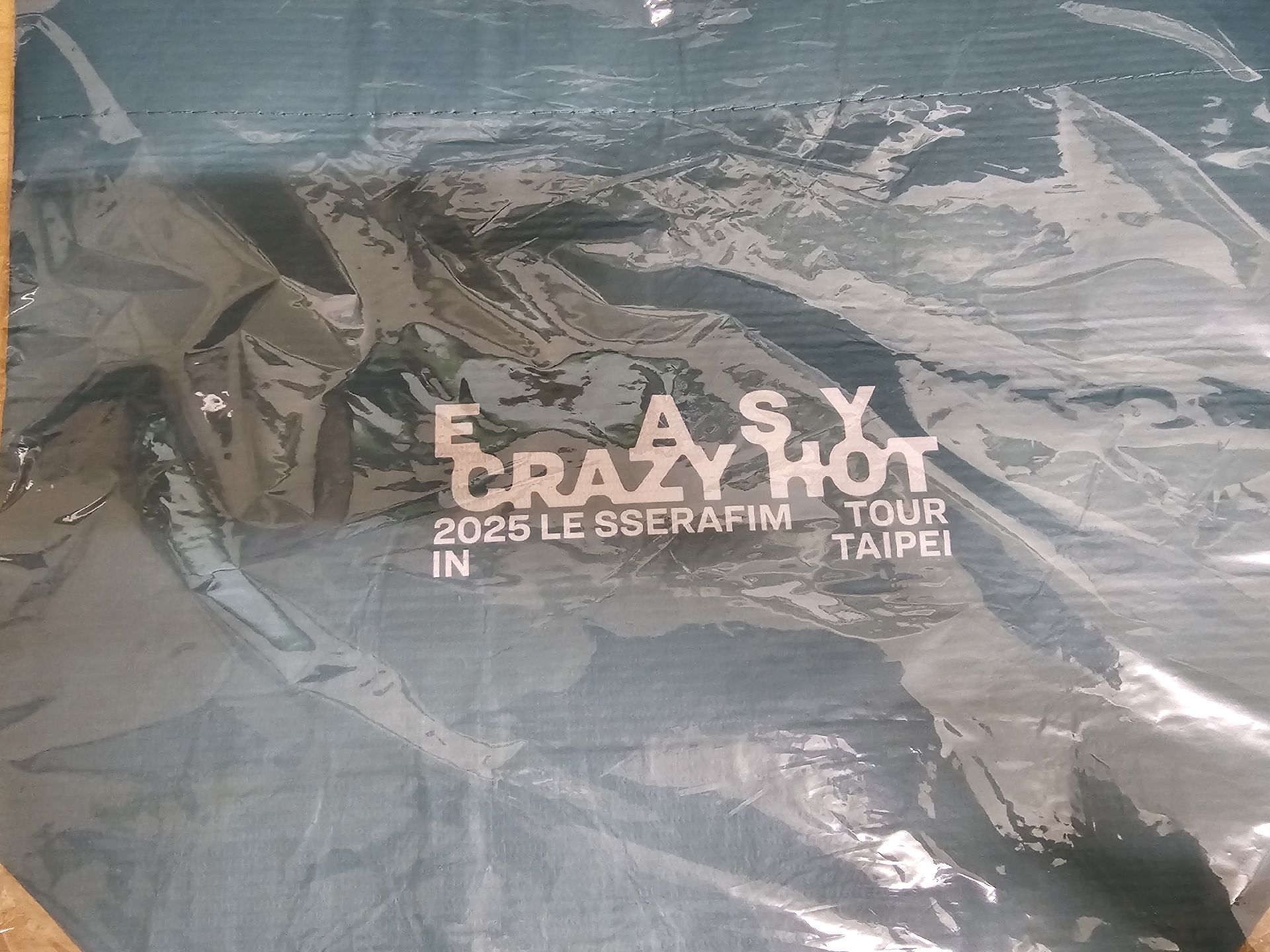 LE SSERAFIM台北限定提袋