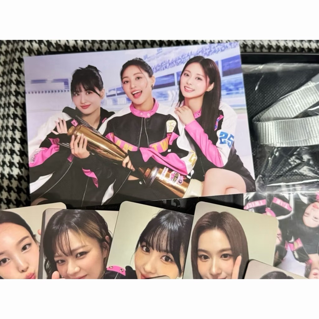 （全套現貨含子瑜特典）twice 絕版日本年曆組 TWICE 2024 小卡 子瑜 紗夏 多賢 momoMina彩瑛娜璉