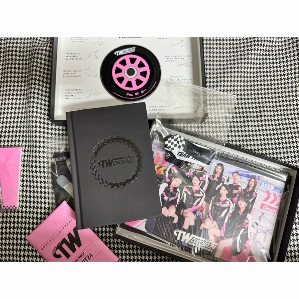 （全套現貨含子瑜特典）twice 絕版日本年曆組 TWICE 2024 小卡 子瑜 紗夏 多賢 momoMina彩瑛娜璉