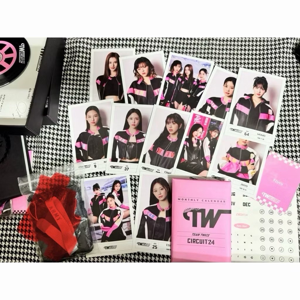 （全套現貨含子瑜特典）twice 絕版日本年曆組 TWICE 2024 小卡 子瑜 紗夏 多賢 momoMina彩瑛娜璉