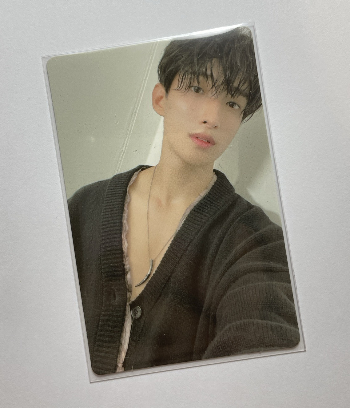 李碩珉 - 開大V領