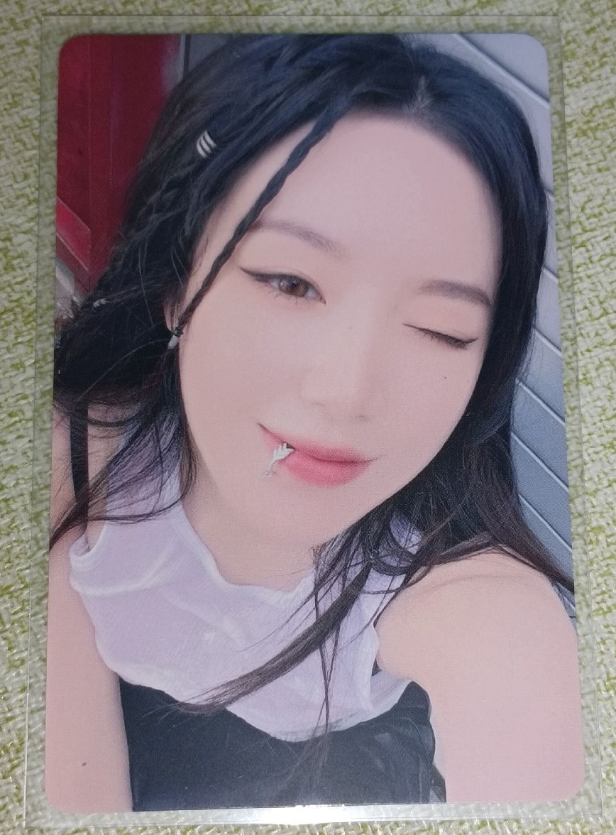 idle葉舒華 yzy特典卡