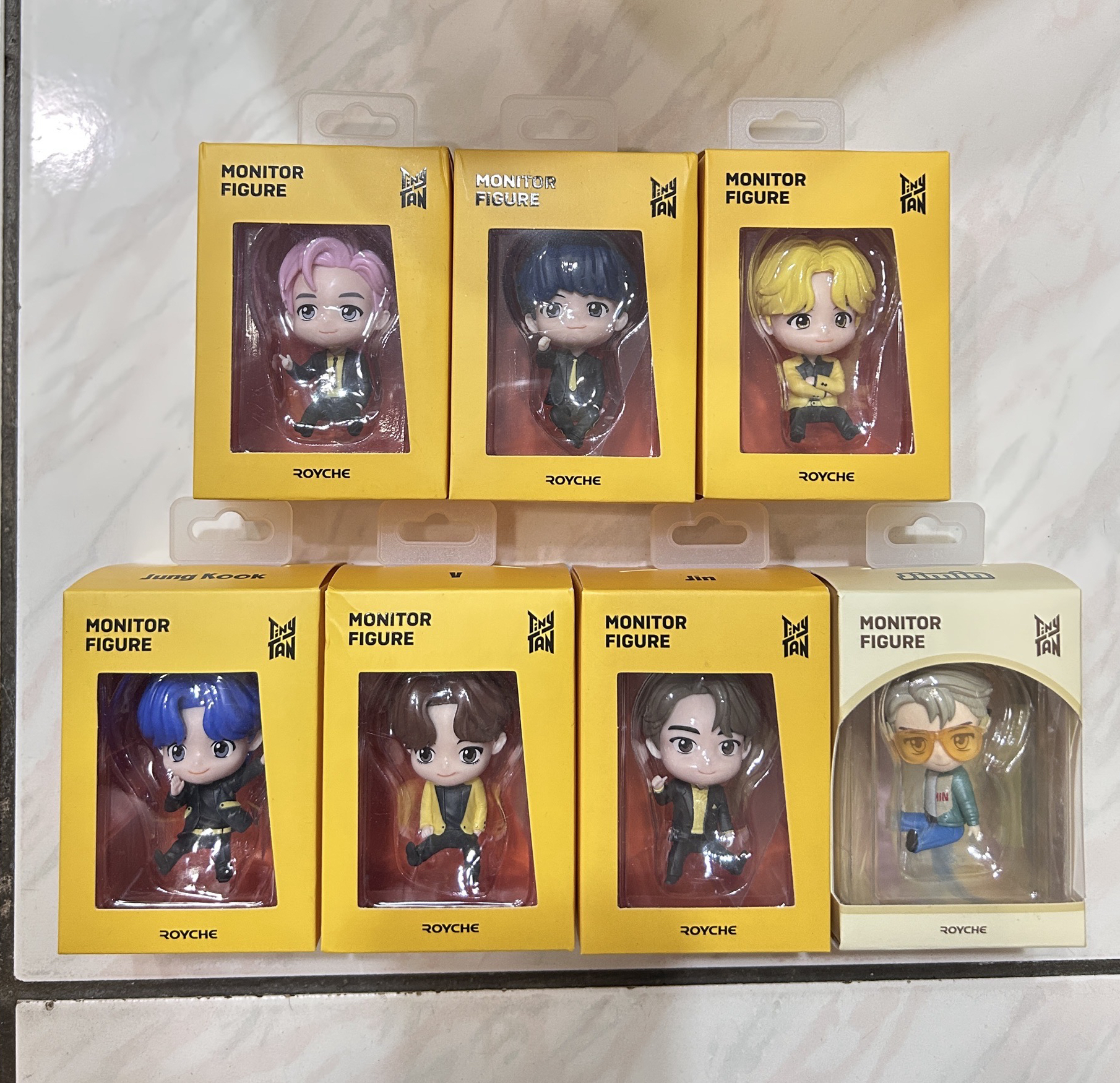 BTS tinytan 螢幕掛娃 公仔