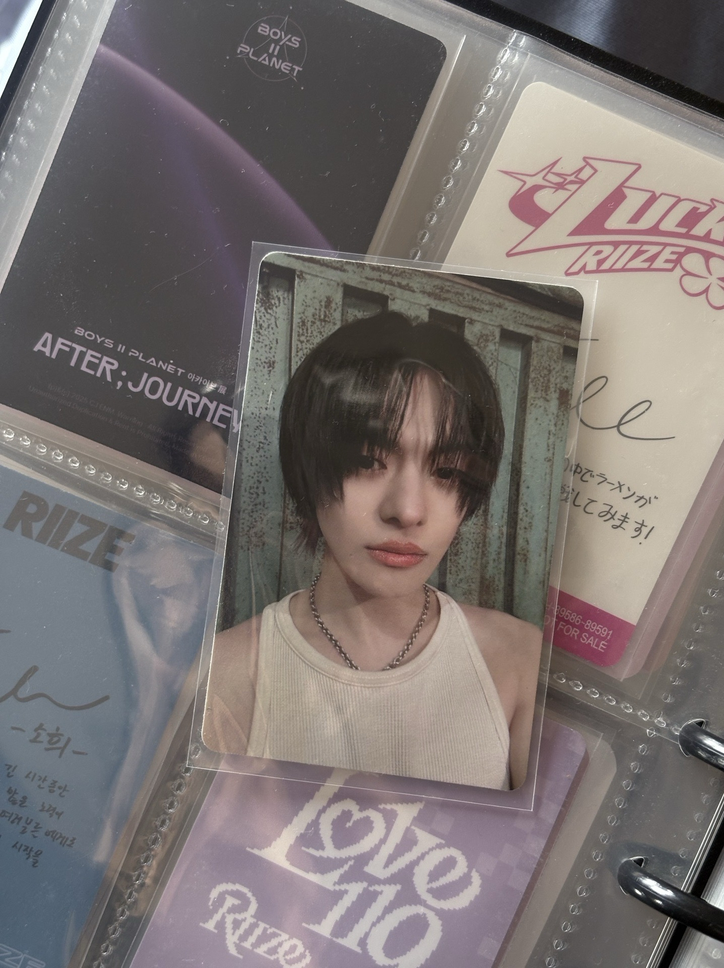 leo COME CLOSER 專卡