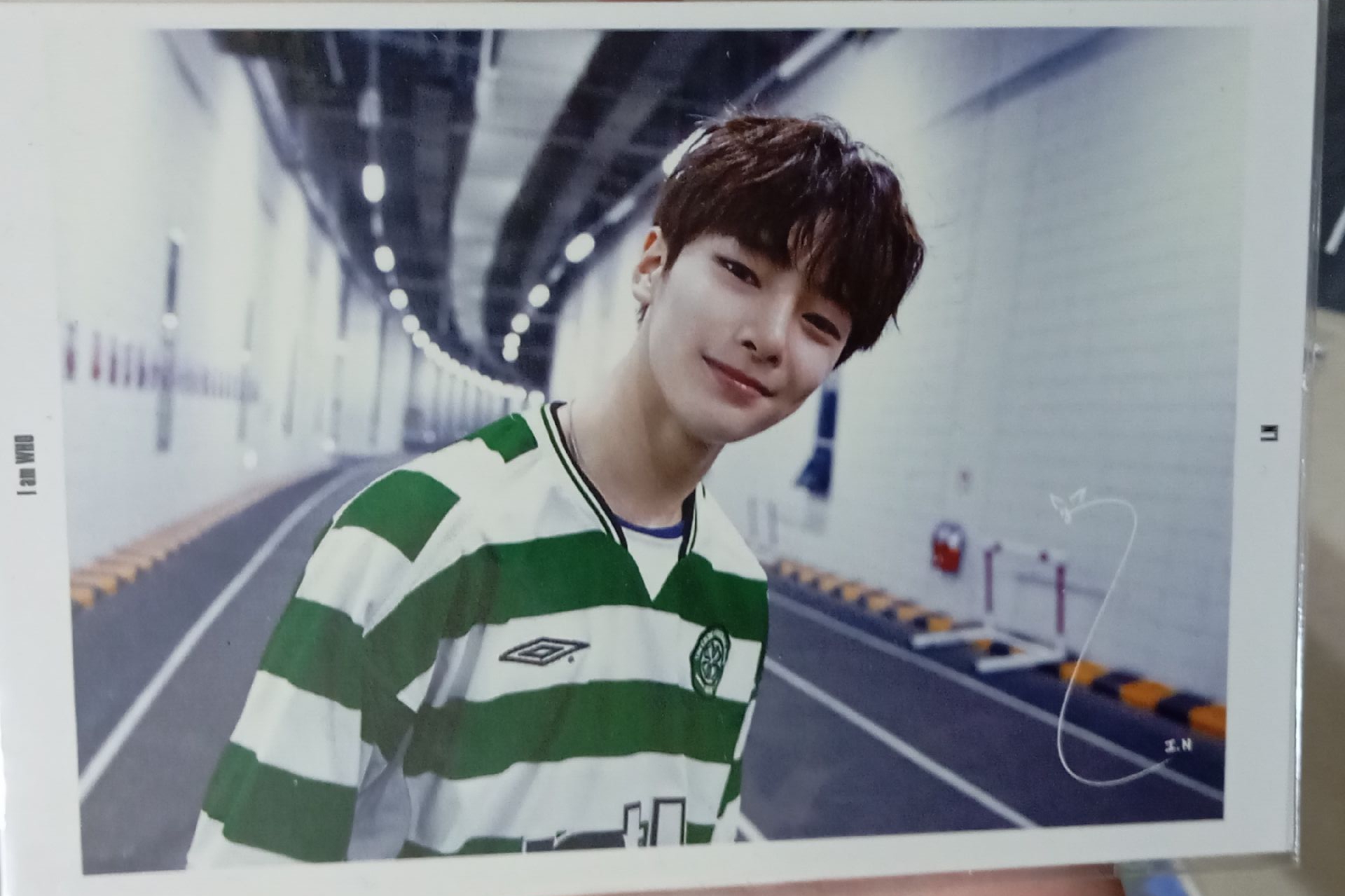 I am WHO 綠條紋衣服