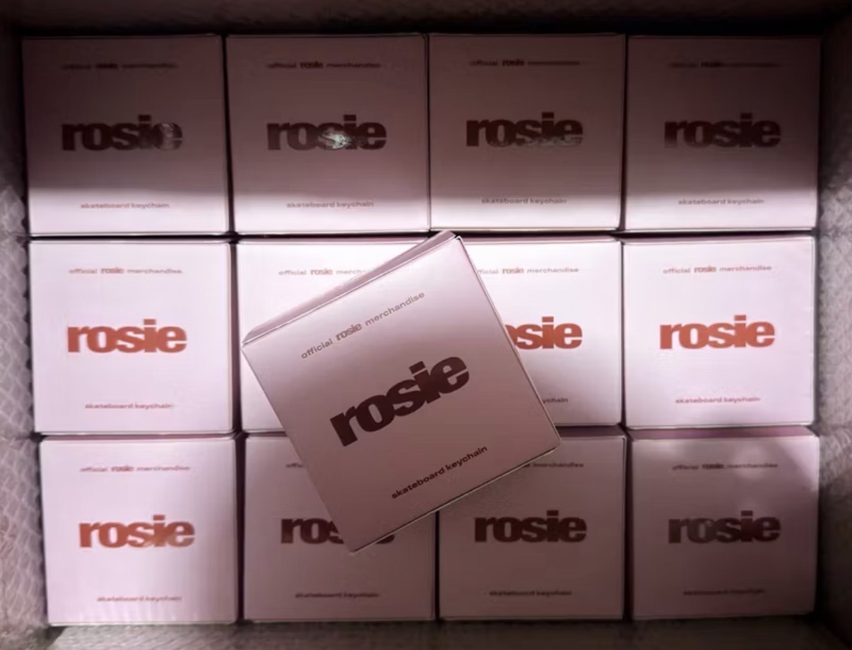 全新未拆現貨 BLACKPINK Rosé 滑板鑰匙圈 盲盒