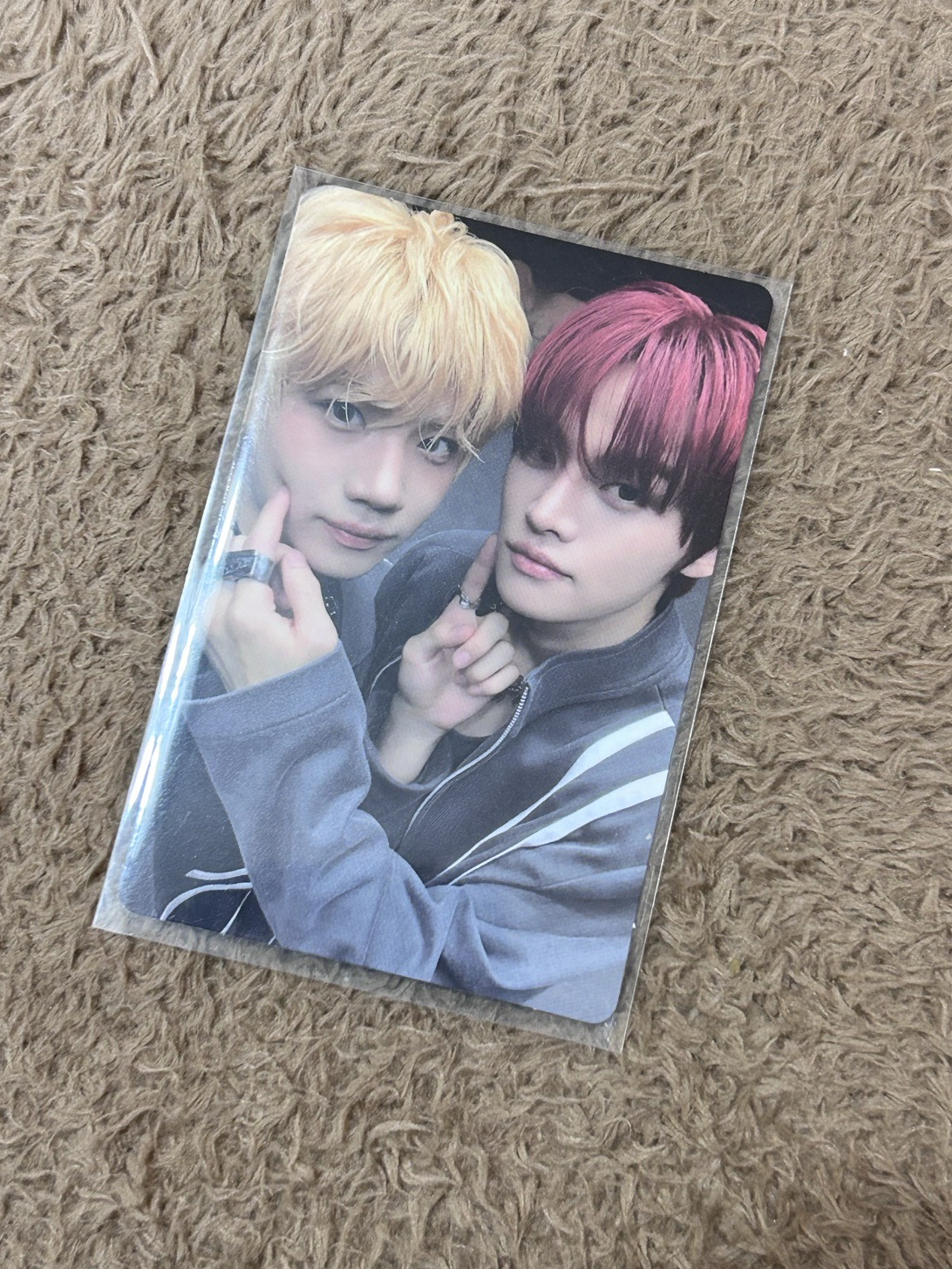 🦦🐈‍⬛🧏🏻‍♀️🧏🏻‍♀️