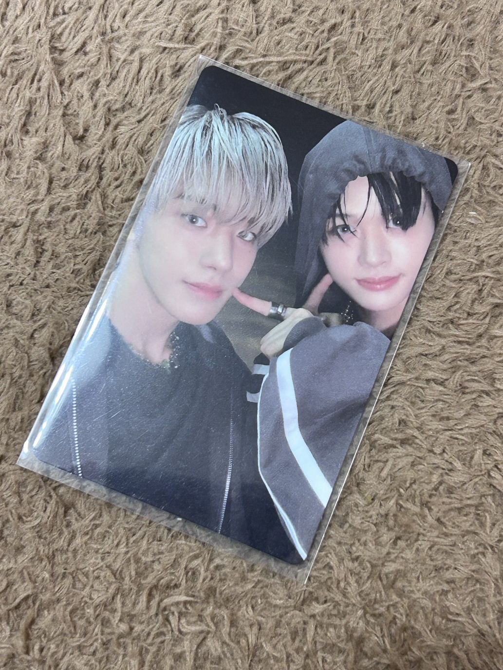 🐶🐧🧏🏻‍♀️🧏🏻‍♀️