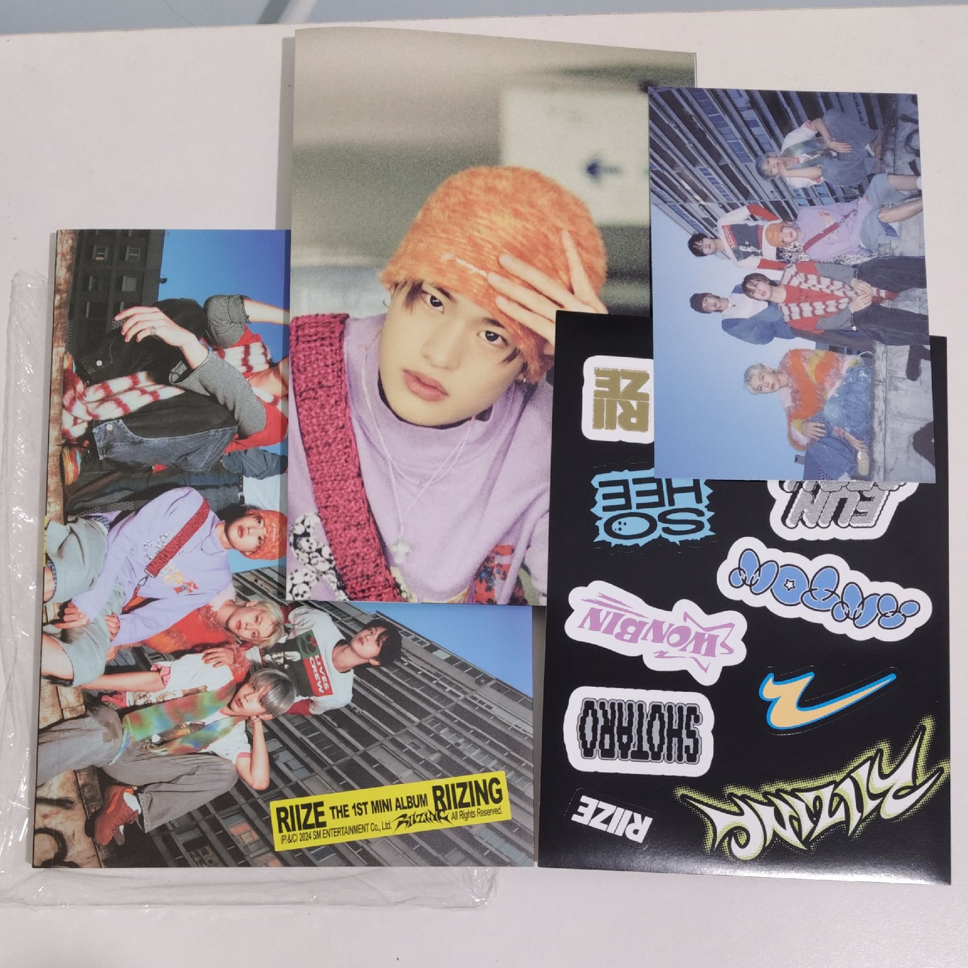 IMPOSSIBLE （SOHEE海報，專上側有損）