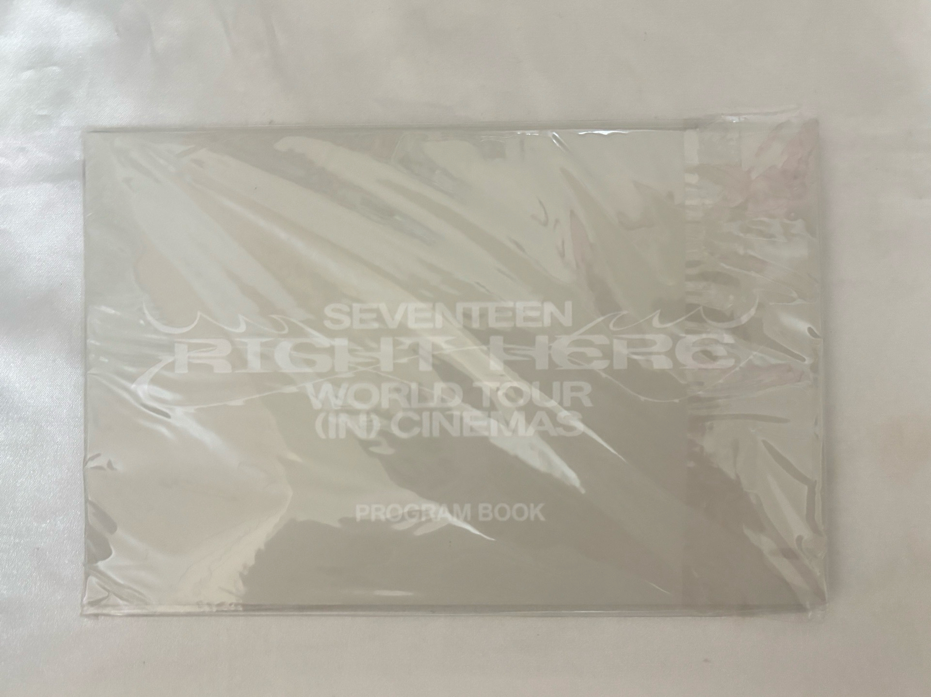 ❤️*Right here world tour in CINEMAS*Program book