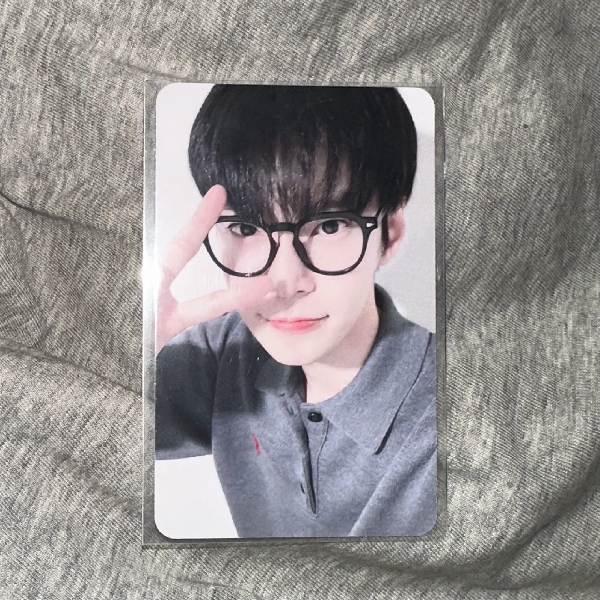 金道英黑框眼鏡小卡