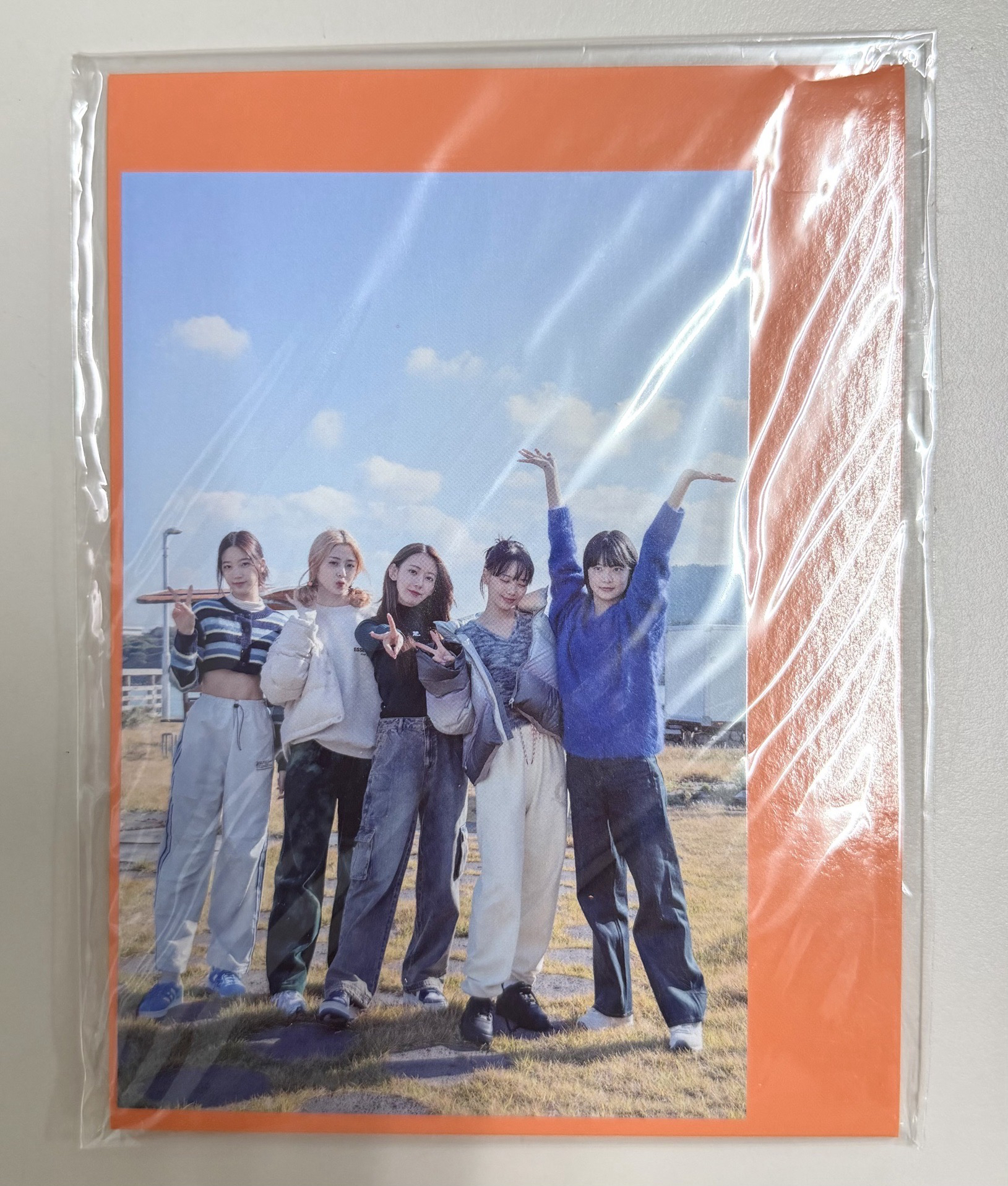 Lesserafim 濟州島寫真特典 相片加相框