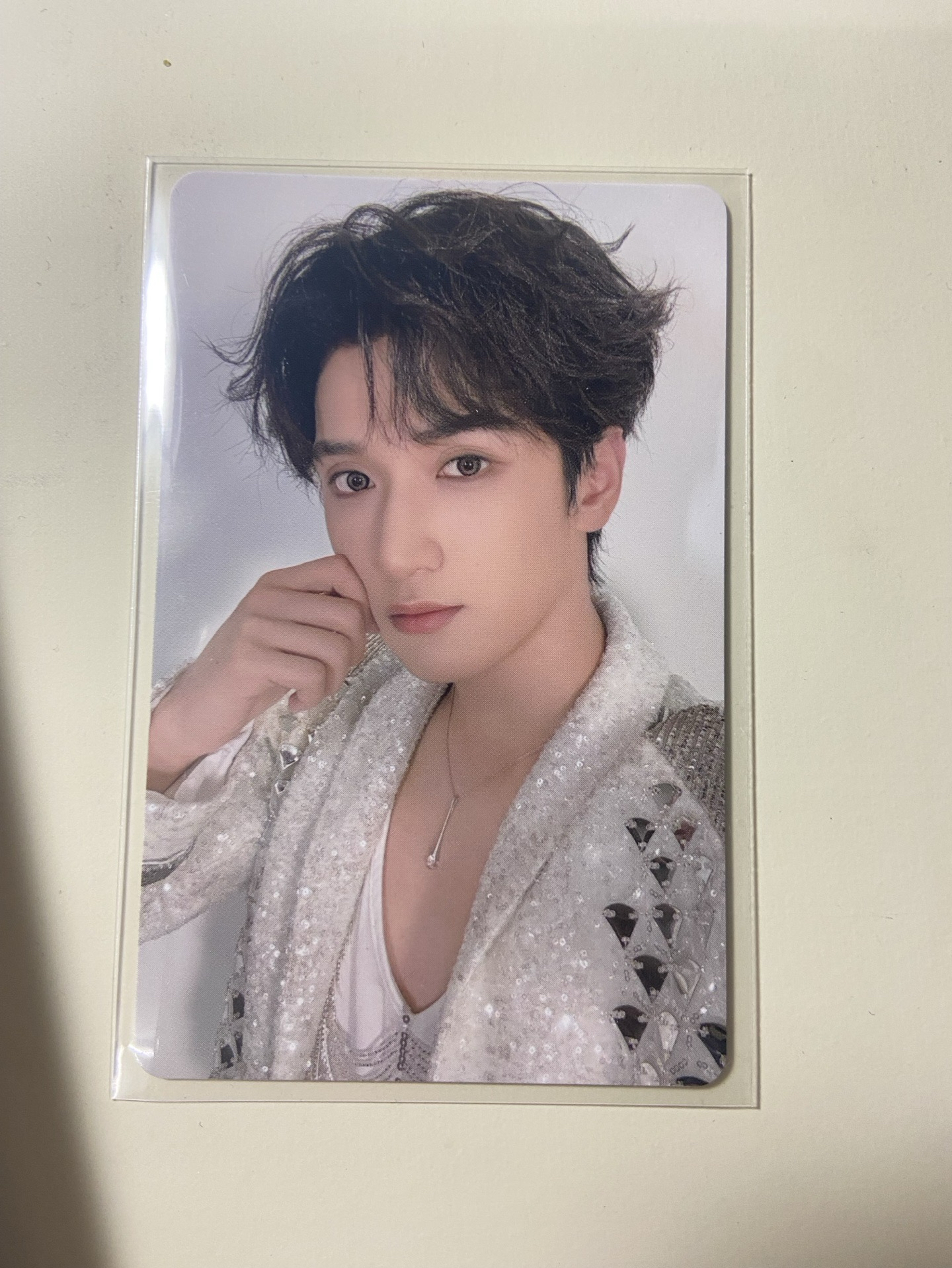 嚴浩翔冠歲捏臉