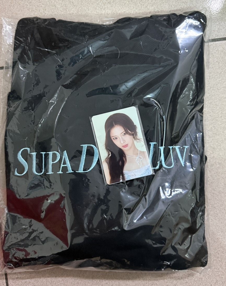 衣服整套含小卡