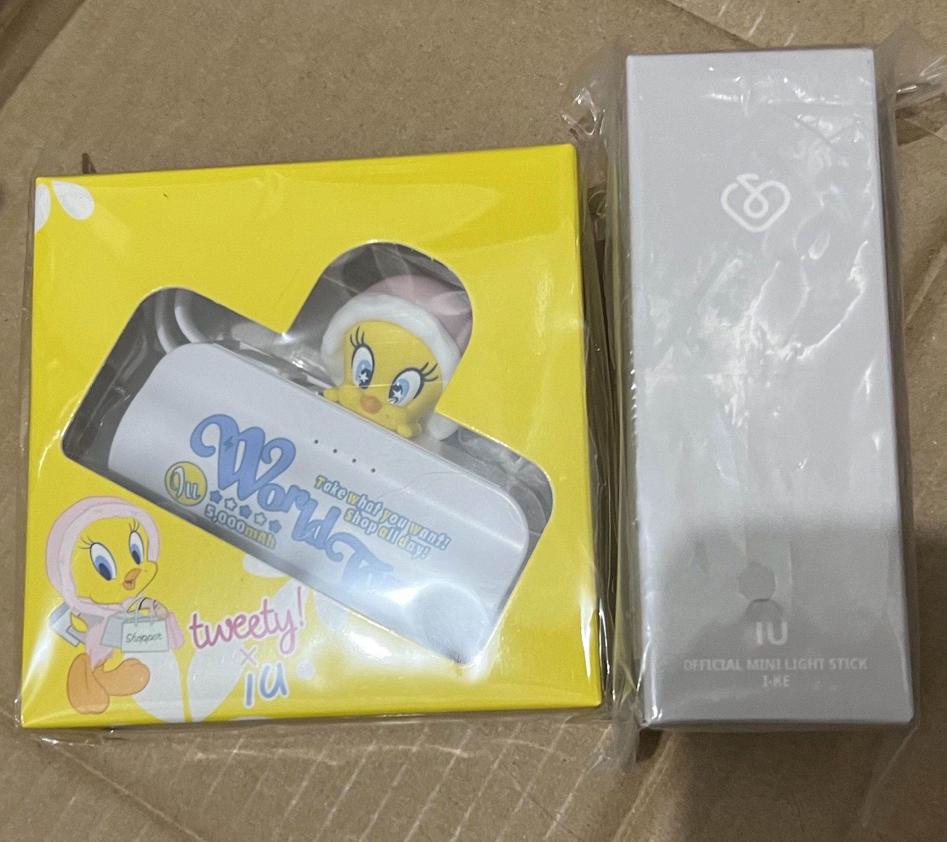 IU世巡場週（全新未拆）