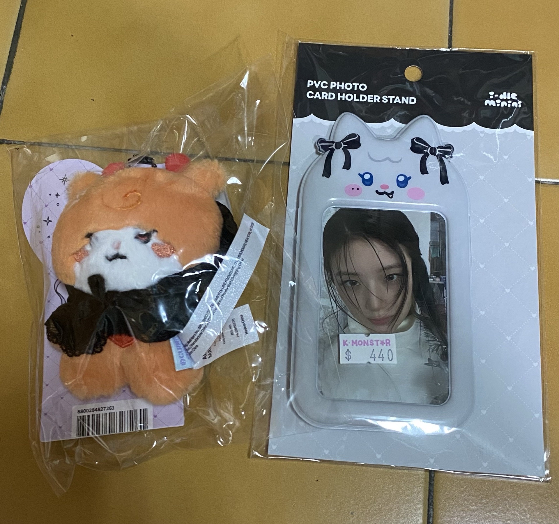 現貨 idle 雨琦吊飾娃 舒華立牌卡套 兩樣一起出