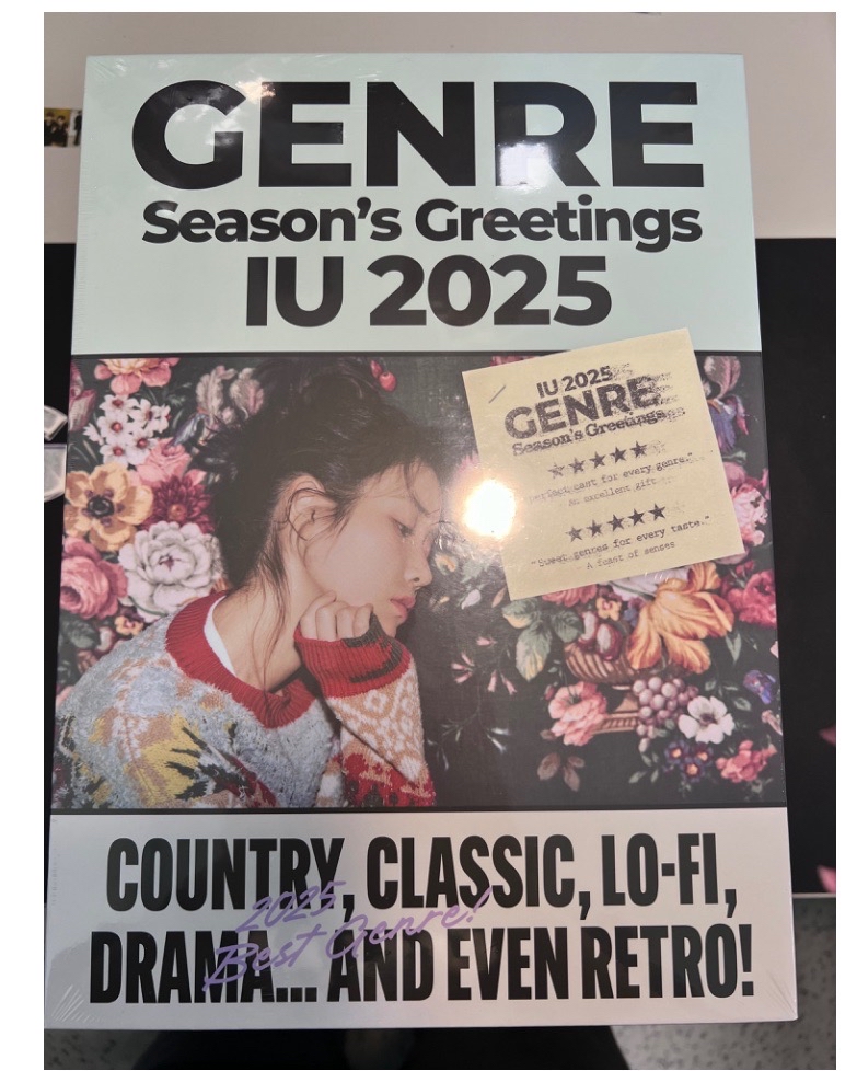 IU2025年曆+場週吊飾（全新未拆）