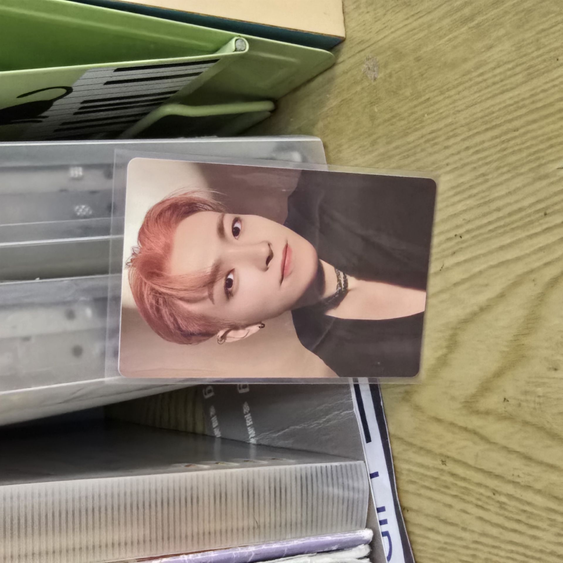 🪜中：看看這胸開得多大