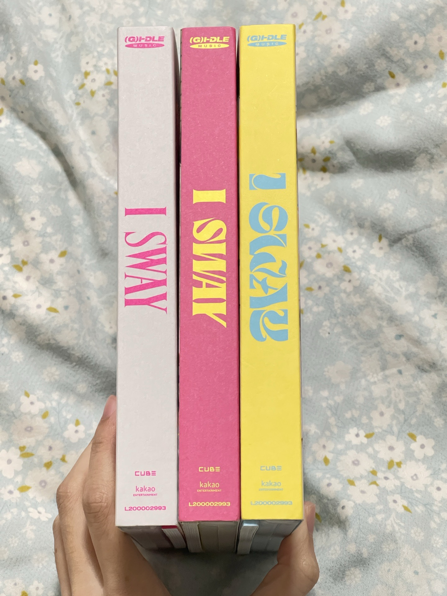 I Sway（左，缺海報、貼紙。補電專貼紙、額外小卡*1）