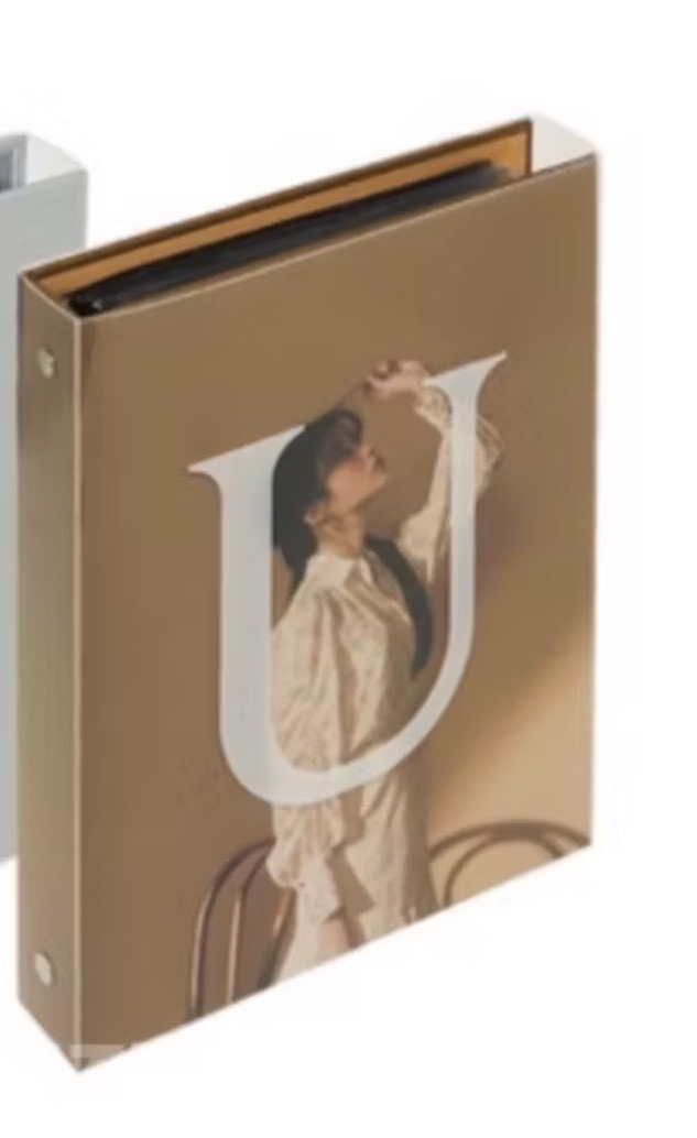 IU April 金卡冊(無小卡 無內頁)