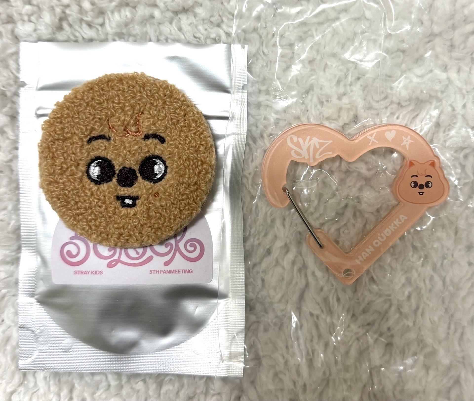 城毛絨徽章、登山扣