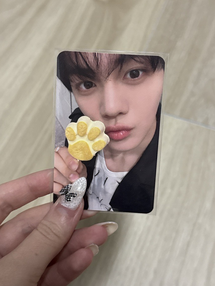 ZB1打歌卡 金奎彬貓爪棒棒糖